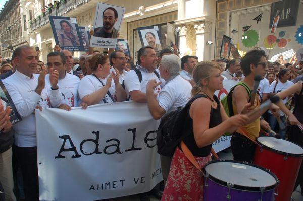 CHP Ahmet Şık ve Nedim Şener'in arkadaşları  İÇİN 49