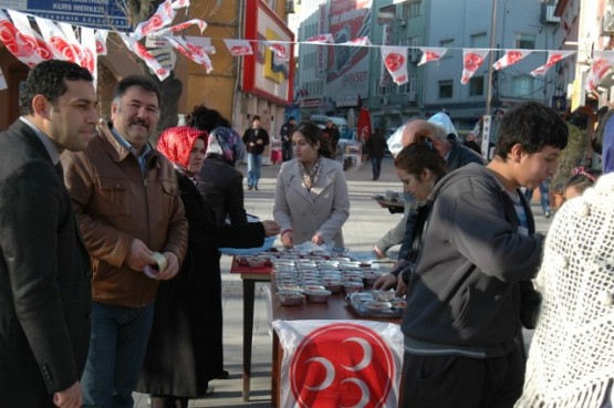 MHP Kağıthane  İlçe Teşkilatı Aşure Dağıttı 2