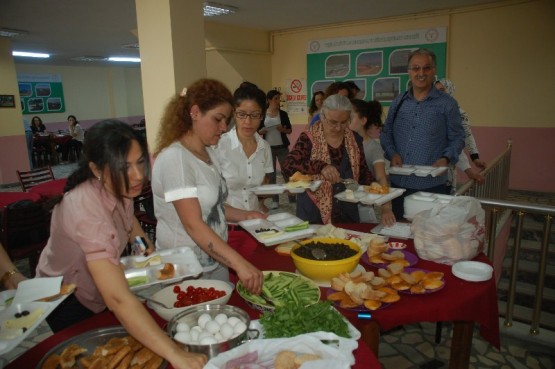 CHP Kâğıthane kadın kollarından kahvaltı 12