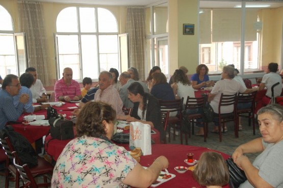 CHP Kâğıthane kadın kollarından kahvaltı 32