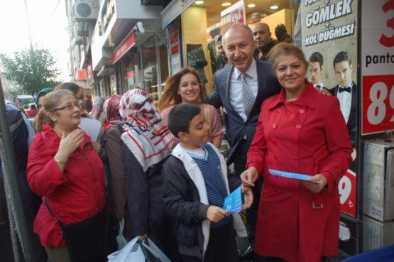 CHP Kağıthane,pazarda broşür dağıttı 12