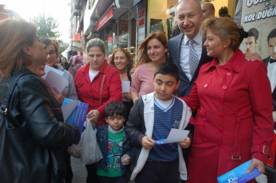 CHP Kağıthane,pazarda broşür dağıttı 13