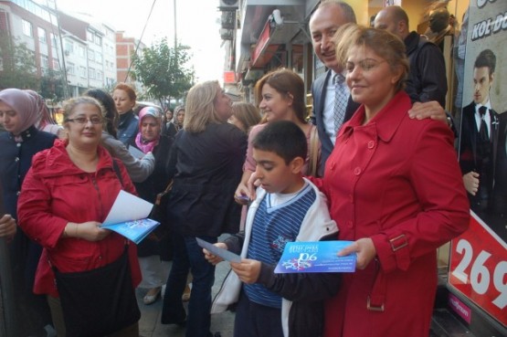 CHP Kağıthane,pazarda broşür dağıttı 14