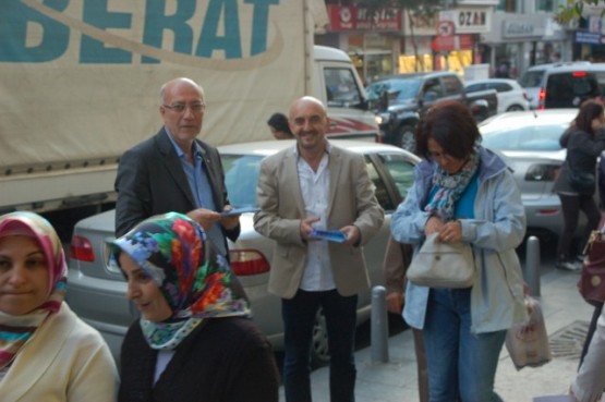 CHP Kağıthane,pazarda broşür dağıttı 16