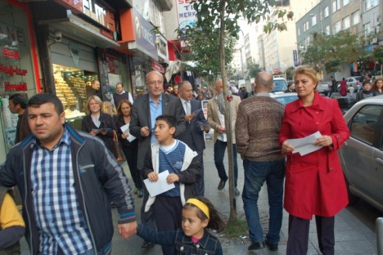 CHP Kağıthane,pazarda broşür dağıttı 19