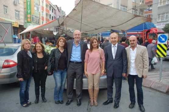 CHP Kağıthane,pazarda broşür dağıttı 2