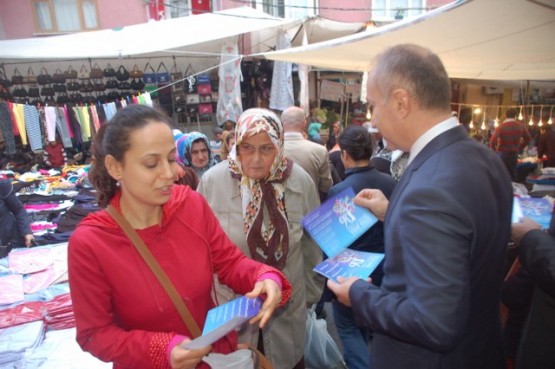 CHP Kağıthane,pazarda broşür dağıttı 33