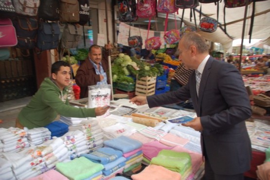 CHP Kağıthane,pazarda broşür dağıttı 35