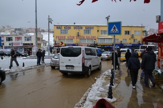 Kâğıthane’de İSKİ'ye ait su borusu patladı 22