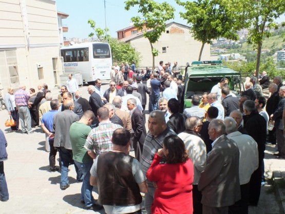 Kasım Aydın babaannesini toprağa verdi 14