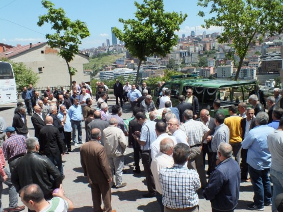 Kasım Aydın babaannesini toprağa verdi 17