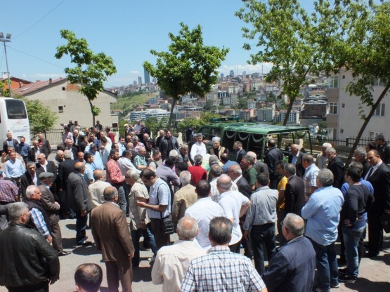 Kasım Aydın babaannesini toprağa verdi 18