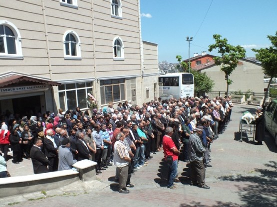 Kasım Aydın babaannesini toprağa verdi 2