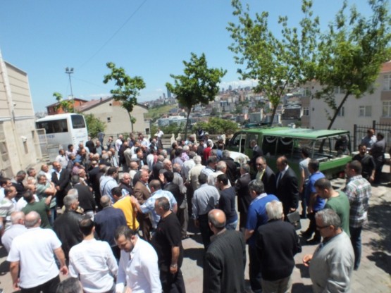 Kasım Aydın babaannesini toprağa verdi 20