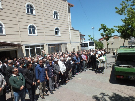 Kasım Aydın babaannesini toprağa verdi 24