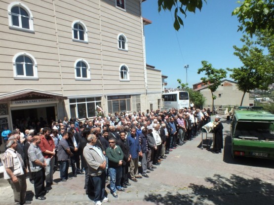 Kasım Aydın babaannesini toprağa verdi 26