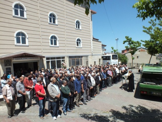 Kasım Aydın babaannesini toprağa verdi 27