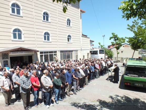 Kasım Aydın babaannesini toprağa verdi 28