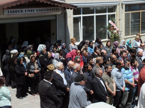 Kasım Aydın babaannesini toprağa verdi 35