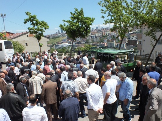 Kasım Aydın babaannesini toprağa verdi 5