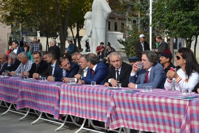 Kağıthane Belediyesi halka aşure dağıttı 15