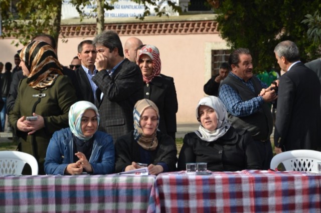 Kağıthane Belediyesi halka aşure dağıttı 16