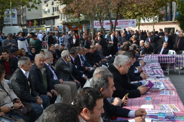 Kağıthane Belediyesi halka aşure dağıttı 17