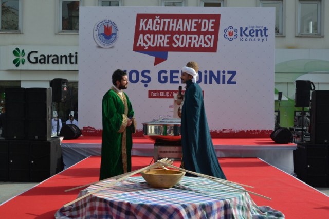 Kağıthane Belediyesi halka aşure dağıttı 21