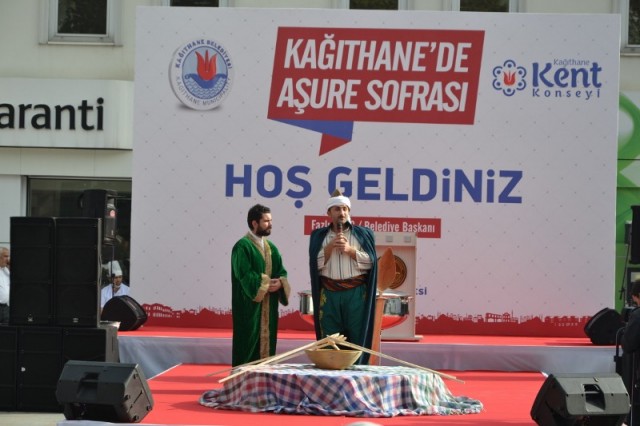 Kağıthane Belediyesi halka aşure dağıttı 23