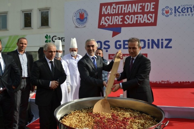 Kağıthane Belediyesi halka aşure dağıttı 27