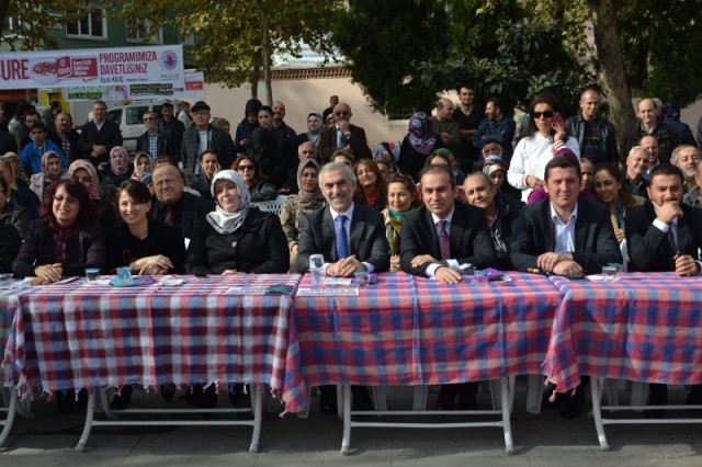 Kağıthane Belediyesi halka aşure dağıttı 45