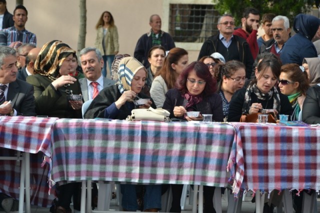 Kağıthane Belediyesi halka aşure dağıttı 61