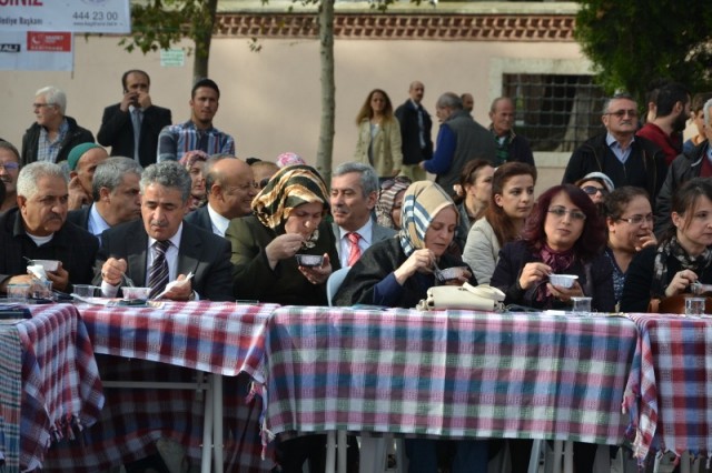 Kağıthane Belediyesi halka aşure dağıttı 63