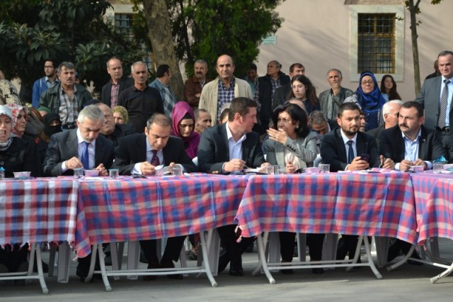 Kağıthane Belediyesi halka aşure dağıttı 64