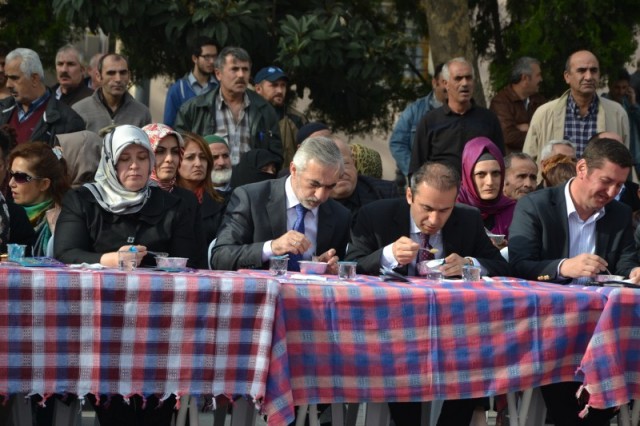 Kağıthane Belediyesi halka aşure dağıttı 68