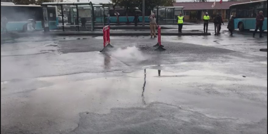 Eminönü'nde yer altı kablolarında korkutan patlama