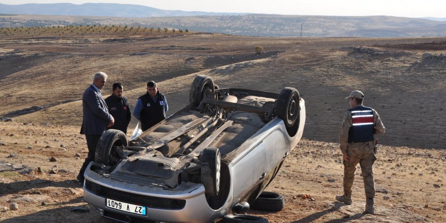 TAKLA ATAN OTOMOBİL DEVRİLDİ: 3'Ü ÇOCUK 6 YARALI