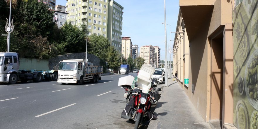 KAĞITHANE'DE KALDIRIMA SAVRULAN OTOMOBİLİN ALTINDA KALMAKTAN KURTULAN KADIN O ANLARI ANLATTI