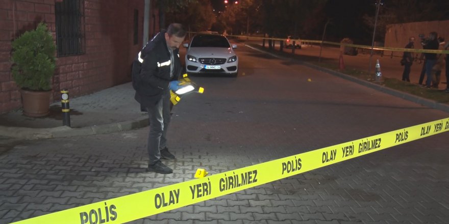 BÜYÜKÇEKMECE'DE İKİ GRUP ARASINDA SİLAHLI VE BIÇAKLI KAVGA: 2 YARALI