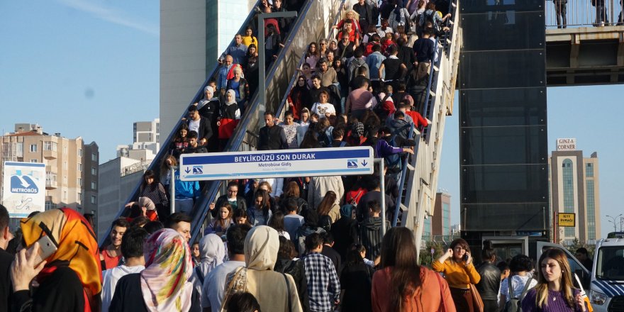 BEYLİKDÜZÜ'NDE KİTAP FUARI YOĞUNLUĞU