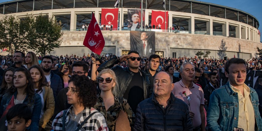 DOLMABAHÇE SARAYI'NA AKIN ETTİLER