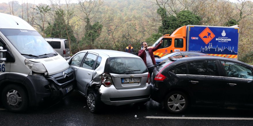 SARIYER'DE KAYGAN YOLDA ZİNCİRLEME KAZA