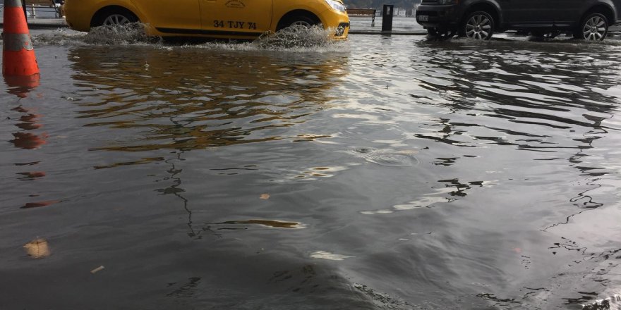 SARIYER'DE YOLLARI SU BASTI 