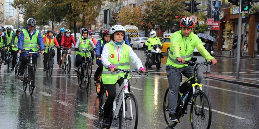 ‘BARİKATSIZ DÜNYA’ İÇİN PEDAL ÇEVİRDİLER