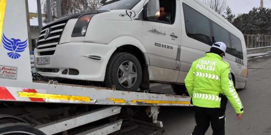 İÇİŞLERİ BAKANLIĞI: 395 OKUL SERVİSİ TRAFİKTEN MEN EDİLDİ