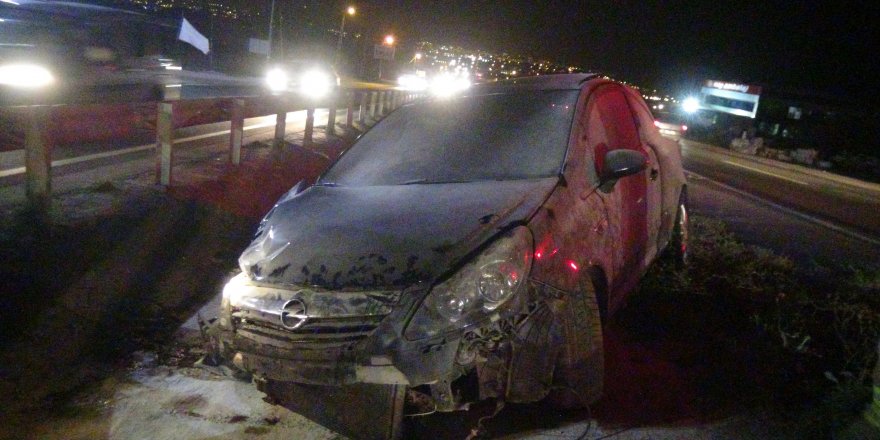 SİLİVRİ'DE KAMYONETİN SIKIŞTIRDIĞI OTOMOBİL KAZA YAPTI: 1 YARALI