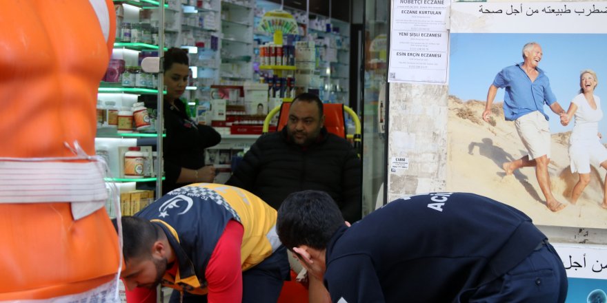 ŞİŞLİ'DE MARKET ÇALIŞANI PARASINI VERMEDEN MEYVE YİYEN TURİSTİ BIÇAKLADI