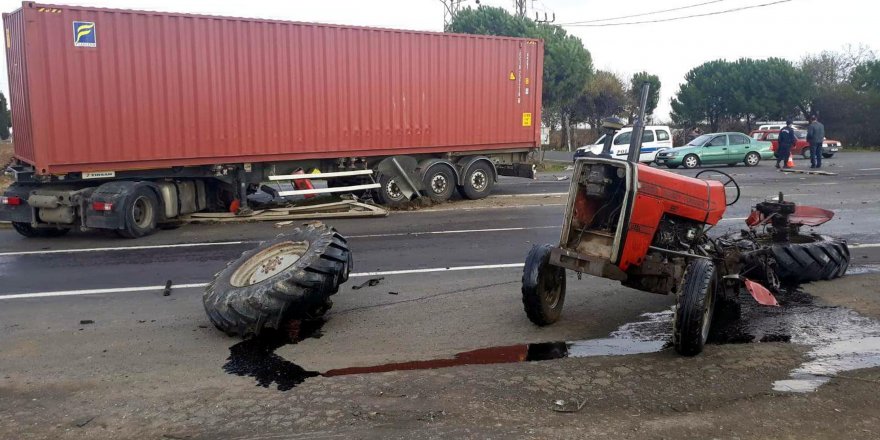 TIR'LA ÇARPIŞAN TRAKTÖR PARÇALARA AYRILDI: 1 YARALI