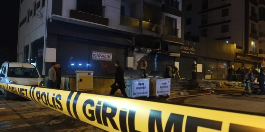 Pendik’te Avize Dükkanında Korkutan Yangın