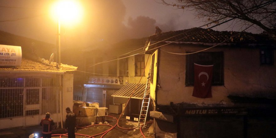 ANKARA'DA LOKANTANIN DEPOSUNDA YANGIN